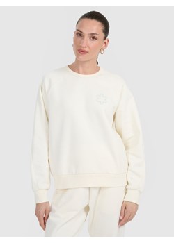 Damska bluza dresowa nierozpinana bez kaptura 4F 4FWAW25TSWSF1848 - biała ze sklepu Sportstylestory.com w kategorii Bluzy damskie - zdjęcie 186441194