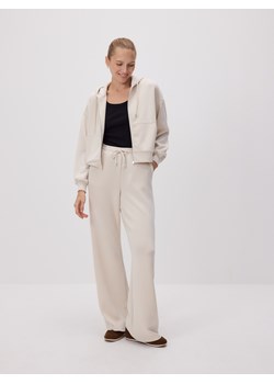 Reserved - Rozpinana bluza z modalem - beżowy - id: 688GA-08X - marki Reserved - 186443582 Reserved - Rozpinana bluza z modalem - beżowy ze sklepu Reserved w kategorii Bluzy damskie - zdjęcie 186443582