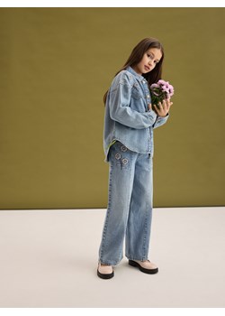 Reserved - Jeansy super wide leg z haftem - niebieski - id: 733CV-50J - marki Reserved - 186445364 Reserved - Jeansy super wide leg z haftem - niebieski ze sklepu Reserved w kategorii Spodnie dziewczęce - zdjęcie 186445364