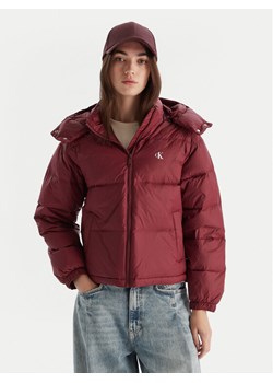 Calvin Klein Jeans Kurtka puchowa Essential LV047D501G Bordowy Relaxed Fit ze sklepu MODIVO w kategorii Kurtki damskie - zdjęcie 186450460