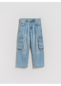 Reserved - Jeansy relaxed fit - niebieski - id: 001FO-50J - marki Reserved - 186452911 Reserved - Jeansy relaxed fit - niebieski ze sklepu Reserved w kategorii Spodnie chłopięce - zdjęcie 186452911