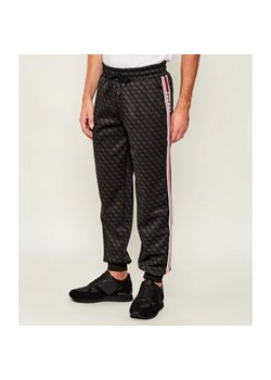 GUESS ACTIVE Spodnie dresowe PARIMO | Regular Fit ze sklepu Gomez Fashion Store w kategorii Spodnie męskie - zdjęcie 186470643