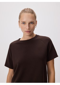 Reserved - T-shirt regular z modalem - ciemnobrązowy - id: 565GA-89X - marki Reserved - 186470931 Reserved - T-shirt regular z modalem - ciemnobrązowy ze sklepu Reserved w kategorii Bluzki damskie - zdjęcie 186470931