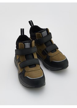 Reserved - Buty trekkingowe z odblaskowymi elementami - zielony ze sklepu Reserved w kategorii Buty zimowe dziecięce - zdjęcie 186470960