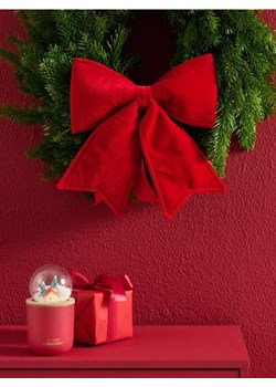 Sinsay - Dekoracja świąteczna w kształcie kokardy z welurowym wykończeniem - czerwony - id: 017GG-33X - marki Sinsay - 186471951 Sinsay - Dekoracja świąteczna w kształcie kokardy z welurowym wykończeniem - czerwony ze sklepu Sinsay w kategorii Dekoracje bożonarodzeniowe - zdjęcie 186471951