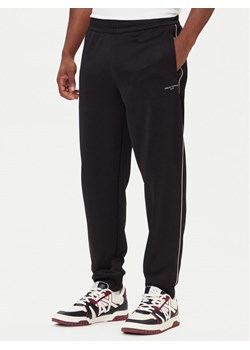 Armani Exchange Spodnie dresowe XM001358 AF16278 UC001 Czarny Regular Fit ze sklepu MODIVO w kategorii Spodnie męskie - zdjęcie 186484211