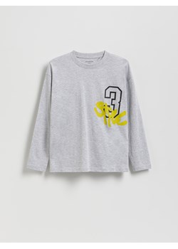 Reserved - Longsleeve z nadrukiem - jasnoszary ze sklepu Reserved w kategorii Bluzy chłopięce - zdjęcie 186487014