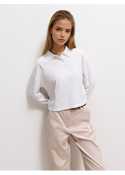Mohito - Biały longsleeve z kołnierzykiem polo - biały ze sklepu Mohito w kategorii Bluzki damskie - zdjęcie 186501874