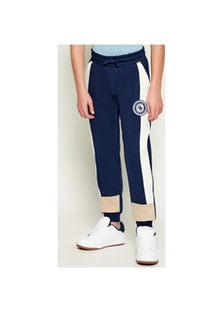 Guess Spodnie dresowe | Regular Fit ze sklepu Gomez Fashion Store w kategorii Spodnie chłopięce - zdjęcie 186507721