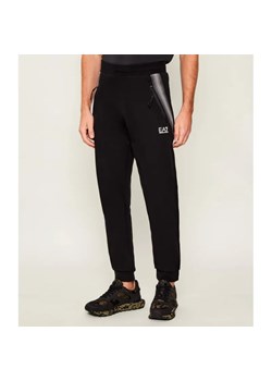 EA7 Spodnie dresowe | Regular Fit ze sklepu Gomez Fashion Store w kategorii Spodnie męskie - zdjęcie 186508643