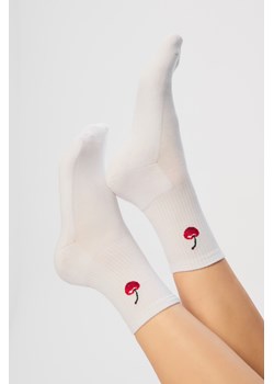 SKARPETY CHERRY UNISEX WHITE ze sklepu Jemiol w kategorii Skarpetki damskie - zdjęcie 186539061