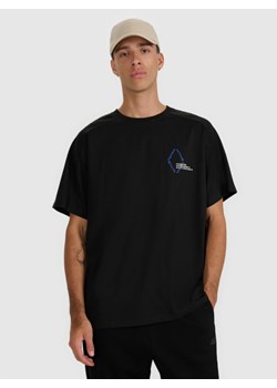 Męski t-shirt oversize z nadrukiem 4F 4FWAW25TTSHM2401 - czarny ze sklepu Sportstylestory.com w kategorii T-shirty męskie - zdjęcie 186540394