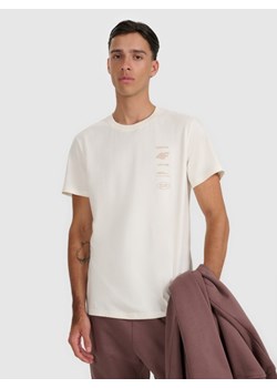 Męski t-shirt z nadrukiem 4F 4FWAW25TTSHM2402 - beżowy ze sklepu Sportstylestory.com w kategorii T-shirty męskie - zdjęcie 186540412