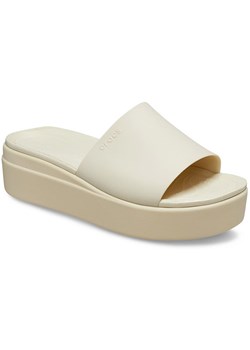 Crocs Klapki &quot;Brooklyn&quot; w kolorze kremowym ze sklepu Limango Polska w kategorii Klapki damskie - zdjęcie 186542284