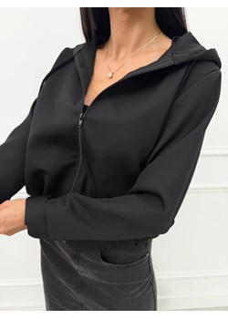 Czarna Bluza z Kapturem ze sklepu ModnaKiecka.pl w kategorii Bluzy damskie - zdjęcie 186547824