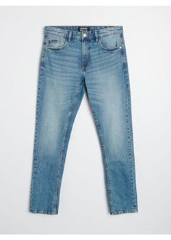 Sinsay - Jeansy slim fit z efektem sprania - zielony - id: 475FB-60J - marki Sinsay - 186551314 Sinsay - Jeansy slim fit z efektem sprania - zielony ze sklepu Sinsay w kategorii Jeansy męskie - zdjęcie 186551314