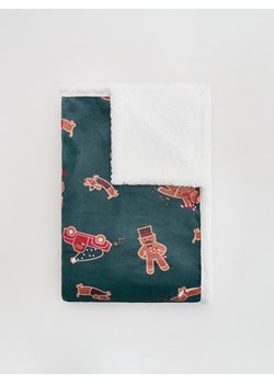Reserved - Świąteczny koc - ciemnozielony ze sklepu Reserved w kategorii Koce i pledy - zdjęcie 186552833