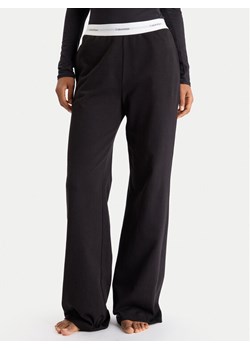 Calvin Klein Underwear Spodnie piżamowe LV00QS7518 Czarny Regular Fit ze sklepu MODIVO w kategorii Piżamy damskie - zdjęcie 186555701