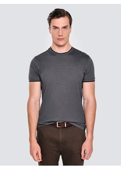 Koszulka męska z logo BIG STAR na piersi czarna Lobber 906 ze sklepu Big Star w kategorii T-shirty męskie - zdjęcie 186558543