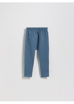 Reserved - Bawełniane legginsy - niebieski - id: 093FO-55X - marki Reserved - 186563120 Reserved - Bawełniane legginsy - niebieski ze sklepu Reserved w kategorii Spodnie chłopięce - zdjęcie 186563120