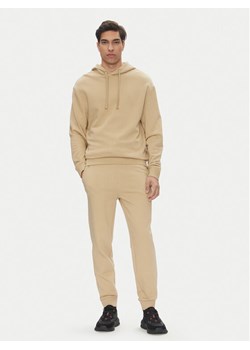 HUGO Dres Dapodayote 50492581 Beżowy Relaxed Fit ze sklepu MODIVO w kategorii Dresy męskie - zdjęcie 186582640