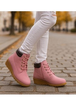 Różowe sznurowane botki na niskim koturnie /E9-2 16625 T7-38/ ze sklepu Pantofelek24.pl w kategorii Buty zimowe dziecięce - zdjęcie 186584202