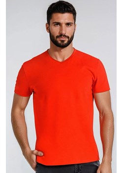 Podkoszulka V t-shirt męski bawełniany czerwona Dany, Kolor czerwony, Rozmiar 3XL, Teyli ze sklepu Intymna w kategorii T-shirty męskie - zdjęcie 186586623