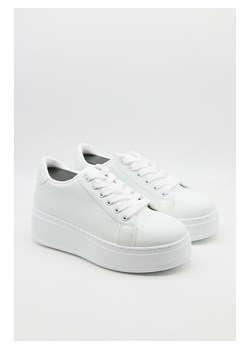 Bellucci Sneakersy w kolorze białym ze sklepu Limango Polska w kategorii Buty sportowe damskie - zdjęcie 186600082