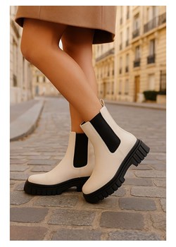 Bellucci Botki w kolorze biało-czarnym ze sklepu Limango Polska w kategorii Botki - zdjęcie 186600094