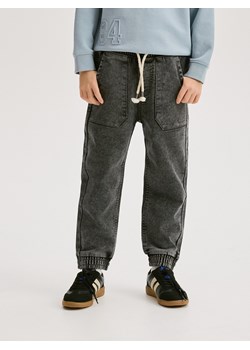 Reserved - Jeansy jogger - jasnoszary ze sklepu Reserved w kategorii Spodnie chłopięce - zdjęcie 186631424