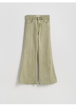 Reserved - Jeansy flare z wysokim stanem - zielony - id: 639HF-81J - marki Reserved - 186632552 Reserved - Jeansy flare z wysokim stanem - zielony ze sklepu Reserved w kategorii Jeansy damskie - zdjęcie 186632552