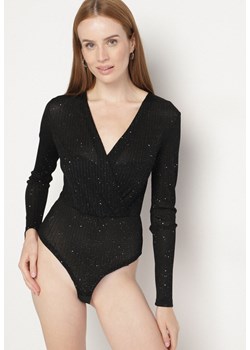Czarne Kopertowe Body z Domieszką Wiskozy Zdobione Brokatem i Cekinami Jaddie ze sklepu born2be.pl w kategorii Body damskie - zdjęcie 186634532