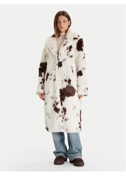 Vero Moda Futro Crystal 10343568 Beżowy Loose Fit - id: 0000305521453 - marki Vero Moda - 186642254 Vero Moda Futro Crystal 10343568 Beżowy Loose Fit ze sklepu MODIVO w kategorii Futra damskie - zdjęcie 186642254