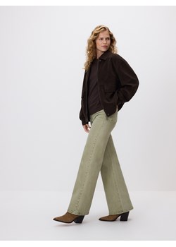 Reserved - Jeansy flare z wysokim stanem - zielony - id: 639HF-81J - marki Reserved - 186645750 Reserved - Jeansy flare z wysokim stanem - zielony ze sklepu Reserved w kategorii Jeansy damskie - zdjęcie 186645750