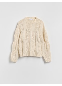 Reserved - Sweter z ozdobnym splotem - kremowy - id: 657HO-02X - marki Reserved - 186645773 Reserved - Sweter z ozdobnym splotem - kremowy ze sklepu Reserved w kategorii Swetry damskie - zdjęcie 186645773