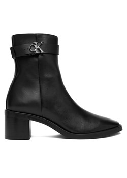 Calvin Klein Botki Block Heel Boot W/ Metal Logo HW0HW02591 Czarny ze sklepu MODIVO w kategorii Kozaki damskie - zdjęcie 186655464