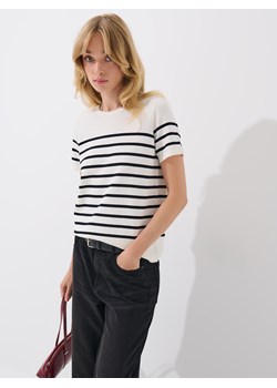 Mohito - Wzorzysty sweter z wiskozą - kremowy ze sklepu Mohito w kategorii Bluzki damskie - zdjęcie 186659094