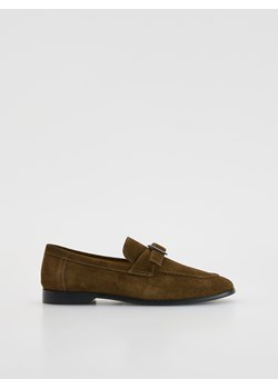 Reserved - Zamszowe loafersy z klamrą - ciemnobrązowy ze sklepu Reserved w kategorii Mokasyny damskie - zdjęcie 186660364