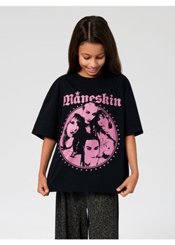Sinsay - Bawełniana koszulka z nadrukiem Maneskin - czarny - id: 509FV-99X - marki Sinsay - 186665664 Sinsay - Bawełniana koszulka z nadrukiem Maneskin - czarny ze sklepu Sinsay w kategorii Bluzki dziewczęce - zdjęcie 186665664