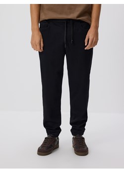 Reserved - Jeansy jogger fit - czarny ze sklepu Reserved w kategorii Jeansy męskie - zdjęcie 186666392