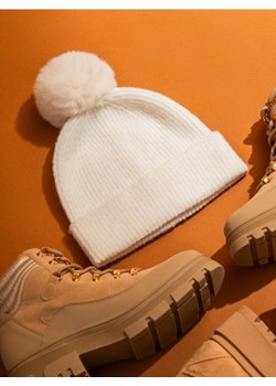 Sinsay - Prążkowana czapka beanie - kremowy ze sklepu Sinsay w kategorii Czapki zimowe damskie - zdjęcie 186667811