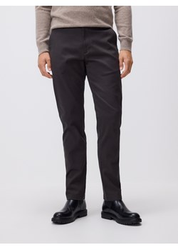 Reserved - Spodnie chino slim fit - ciemnobrązowy - id: 262BK-89P - marki Reserved - 186672873 Reserved - Spodnie chino slim fit - ciemnobrązowy ze sklepu Reserved w kategorii Spodnie męskie - zdjęcie 186672873