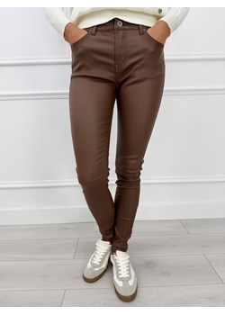 Brązowe Woskowane Spodnie Skinny ze sklepu ModnaKiecka.pl w kategorii Spodnie damskie - zdjęcie 186676383