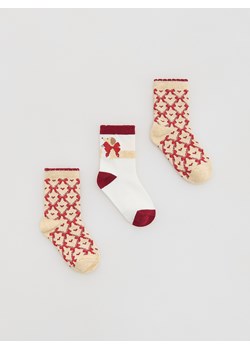 Reserved - Świąteczne skarpetki 3 pack - złamana biel ze sklepu Reserved w kategorii Skarpetki dziecięce - zdjęcie 186678242