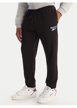 Reebok Spodnie dresowe Winslow RK25140CCM Czarny Regular Fit ze sklepu MODIVO w kategorii Spodnie męskie - zdjęcie 186680204