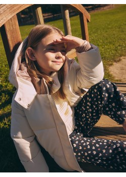 Reserved - Pikowana kurtka z dzianinowymi wstawkami - złamana biel ze sklepu Reserved w kategorii Kurtki dziewczęce - zdjęcie 186681873