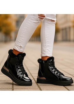 Czarne zimowe trampki z futerkiem /E10-2 18336 T411/ ze sklepu Pantofelek24.pl w kategorii Trampki damskie - zdjęcie 186699070