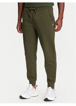 United Colors Of Benetton Spodnie dresowe 342ZUF01B Zielony Regular Fit ze sklepu MODIVO w kategorii Spodnie męskie - zdjęcie 186705494