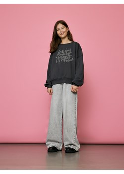 Reserved - Jeansy wide leg z przetarciem - jasnoszary - id: 802FF-09J - marki Reserved - 186705891 Reserved - Jeansy wide leg z przetarciem - jasnoszary ze sklepu Reserved w kategorii Spodnie dziewczęce - zdjęcie 186705891