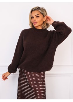SWETER OVERSIZE Z DOMIESZKĄ WEŁNY- CZEKOLADOWY ze sklepu olika.com.pl w kategorii Swetry damskie - zdjęcie 186707602